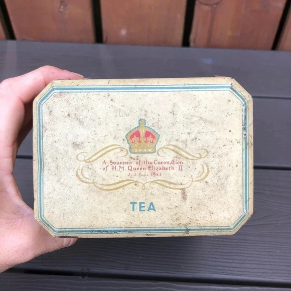 Vtg Queen Elizabeth II Tea  Tin - Picture 5 of 7